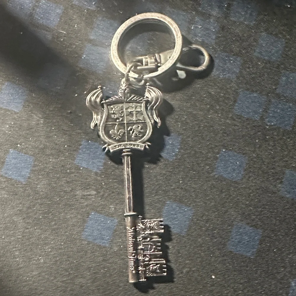 Medieval Times Key Keychain - Picture 1 of 3